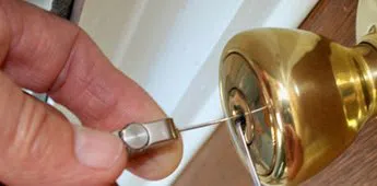 Gold Locksmith Store Saint Hedwig, TX 210-660-1077 - rekeying-locks